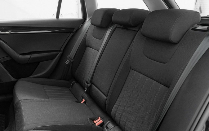 Skoda Octavia cena 61900 przebieg: 119534, rok produkcji 2019 z Niemodlin małe 704